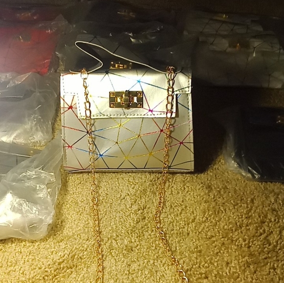 TRYIZE'S FASION 🌸🌺BAGS🌸🌺 Comes in variety of colors.. - Picture 1 of 2